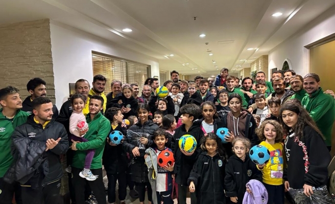 Şanlıurfasporlu futbolcular depremzede çocuklarla bir araya geldi!