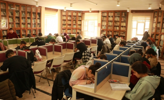 Şanlıurfa’da depremzede öğrenciler sınavlara hazırlanıyor