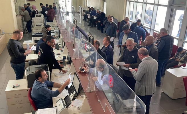 Şanlıurfa SGK önünde EYT kuyruğu