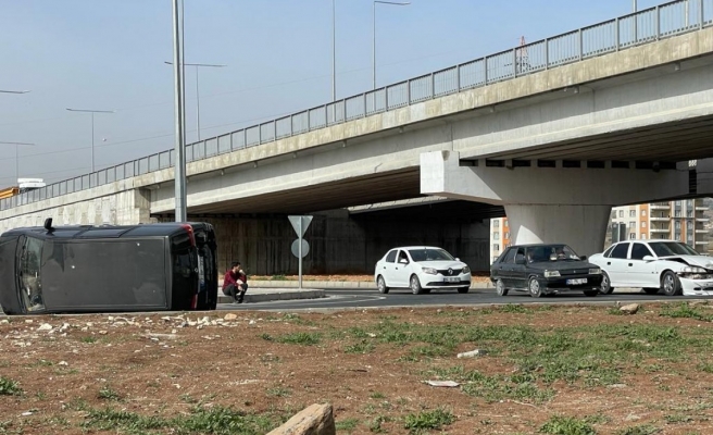 Urfa’da kavşakta dikkatsizlik kaza getirdi!