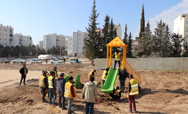Büyükşehir, Adıyaman’da yaraları sarmaya devam ediyor