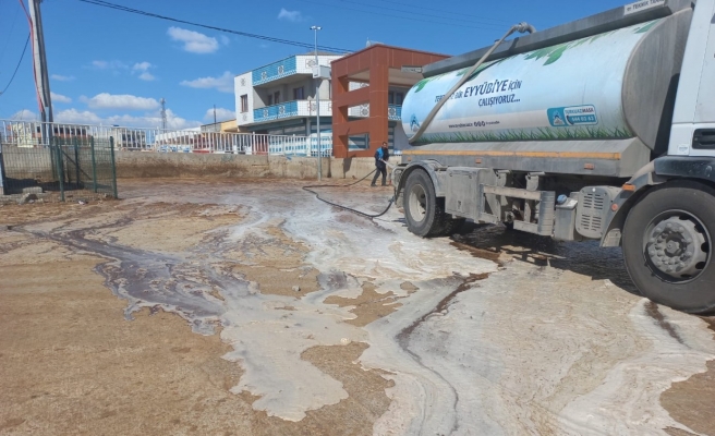 Eyyübiye Belediyesi hayvan pazarını dezenfekte etti