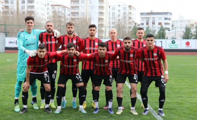 Karbel Karaköprü Belediyespor 3 puanı 4 golle aldı