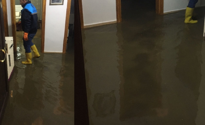 Siverek'te yağış sonrası evi su bastı!