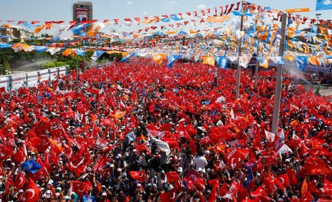 Seçim öncesi AK Parti'de 6 ile atama