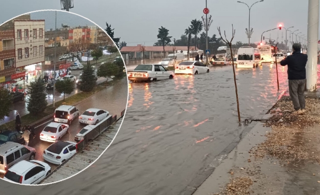 İlçeler farklı manzara aynı! Urfa'da yollar göle döndü
