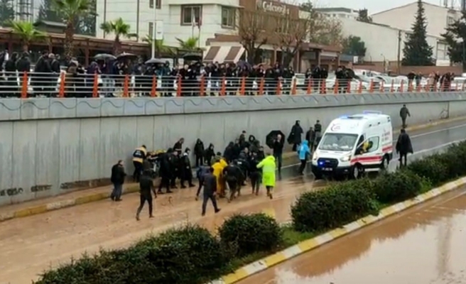 Urfa merkezindeki kavşakta bir kişinin cansız bedenine ulaşıldı