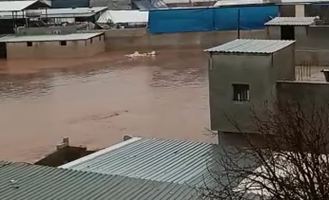 Konuklu Mahallesinde selden etkilenen köylüler yardım bekliyor