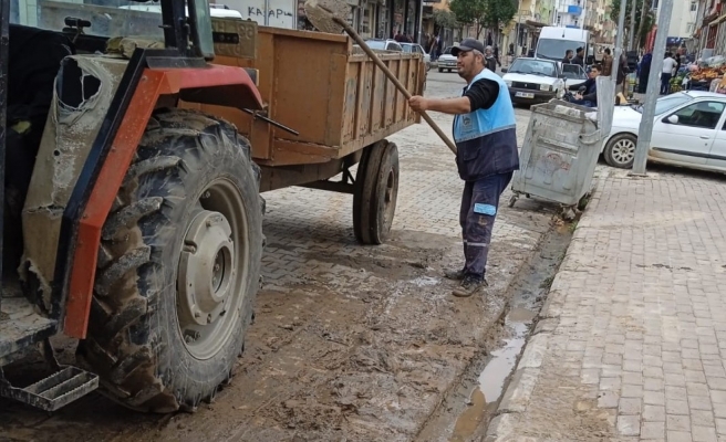 Viranşehir’de yağışlar öncesi yağmur suyu kanalları temizleniyor