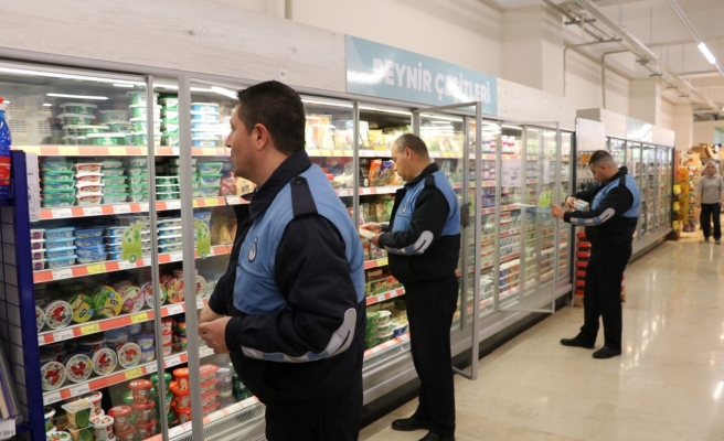 Karaköprü'de zabıta marketlerde fiyatları denetledi