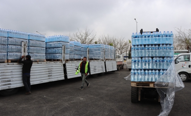 Büyükşehir Belediyesinden vatandaşlara hazır su dağıtımı başladı