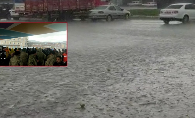 Urfa’da sağanak sel bölgesinde temizlik çalışmalarını aksatıyor