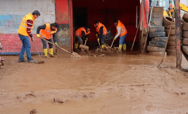 Urfa’da selin izleri siliniyor