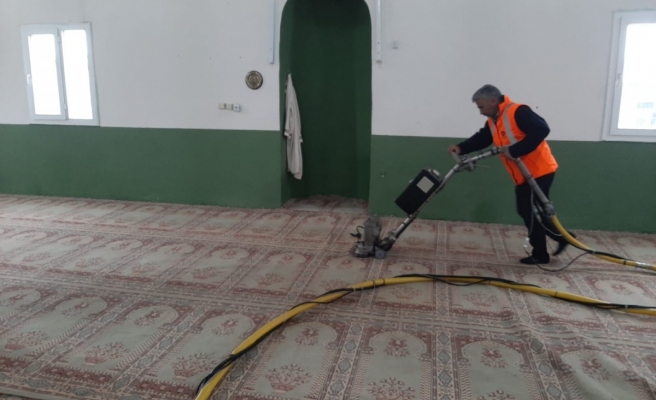Viranşehir Belediyesi’nden camilerde Ramazan temizliği