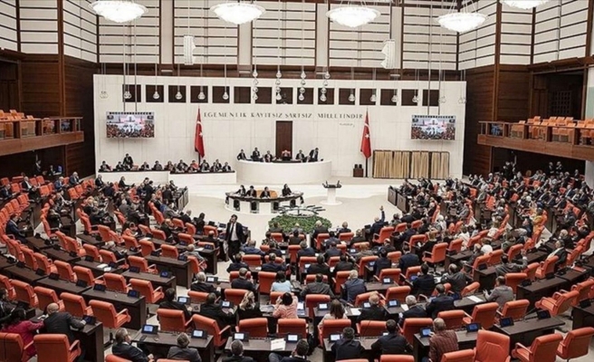 En düşük emekli maaşına zam düzenlemesinin haftaya yasalaşması bekleniyor