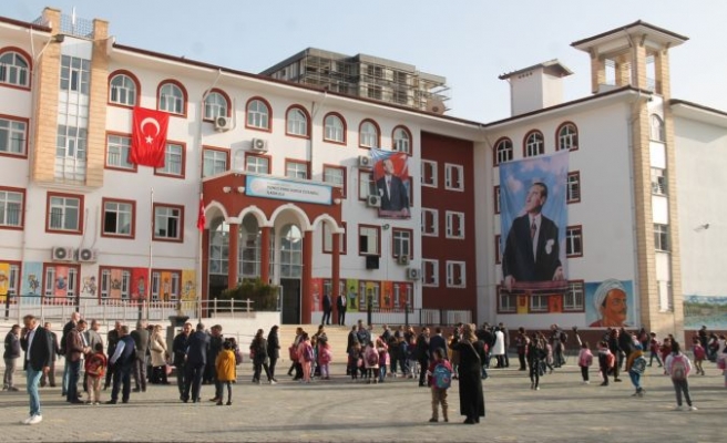 Depremin etkilediği 4 ilin bazı ilçelerinde eğitim öğretime başlandı