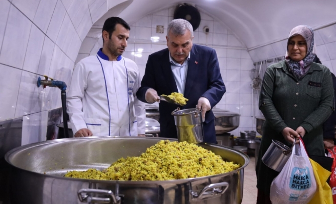 Büyükşehir Belediye Başkanı Beyazgül aşevini ziyaret etti