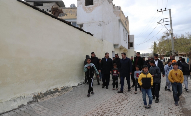 Vali Ayhan selden etkilenen Karşıyaka Mahallesinde incelemelerde bulundu