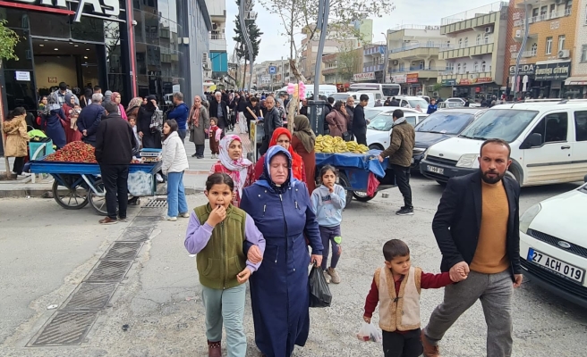 Şanlıurfa’da tezgahlarda alışveriş yoğunluğu