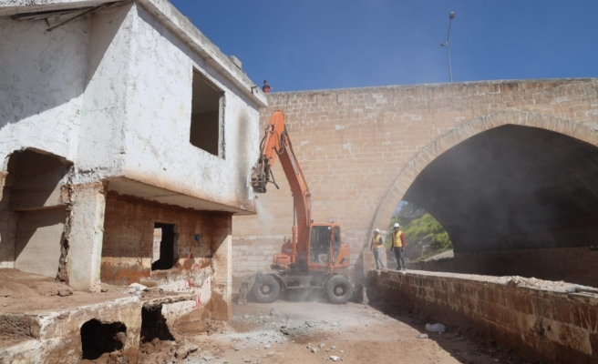 Şanlıurfa’da selden en çok etkilenen mahallede yıkım çalışmaları başladı