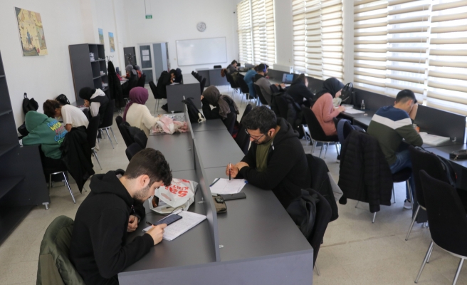 Karaköprü'de gençler sınavlara okuma evlerinde hazırlanıyor
