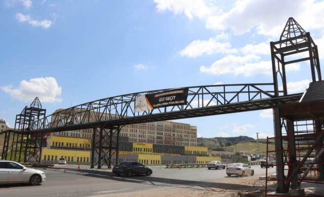 Urfa'da okullar bölgesinde üst geçidin yapımı tamamlanıyor