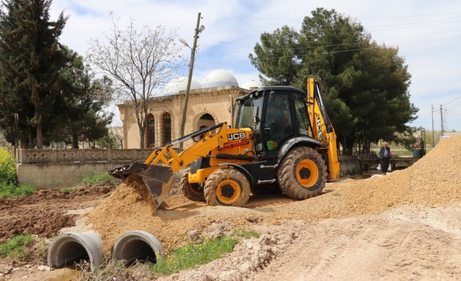 Karaköprü’de kırsal mahallelerde yollar yenileniyor