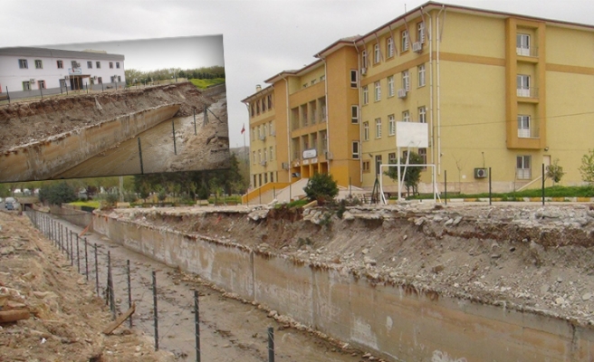 Şanlıurfa'da okul var ama sel sonrası yolu yok