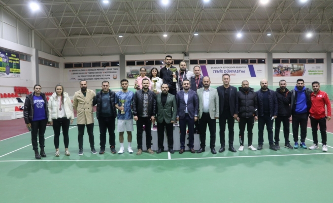 Kurtuluş tenis turnuvası sona erdi