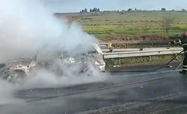 Urfa’da otobanda otomobil yangını!