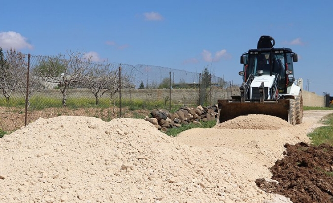 Karaköprü kırsalda yol yenileme çalışmaları devam ediyor