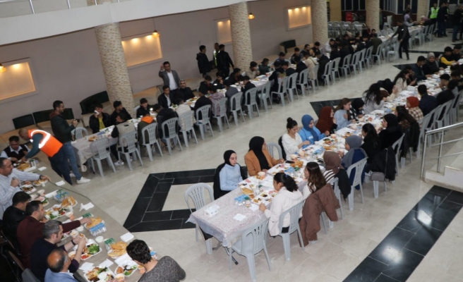 Kaymakam Çengel ve Başkan Ekinci, gençlerle sahur yaptı