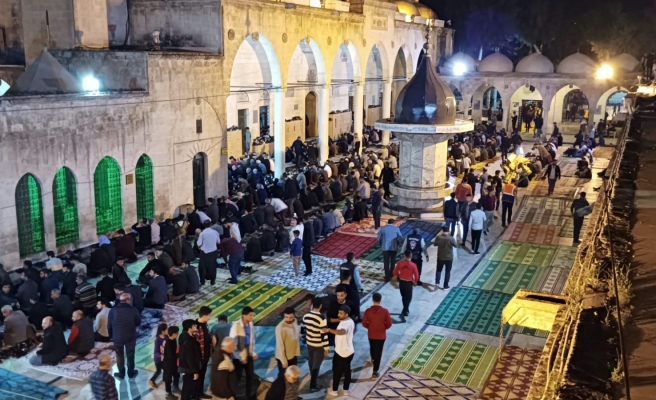 Urfa'da Kadir Gecesi'nde camiler doldu taştı