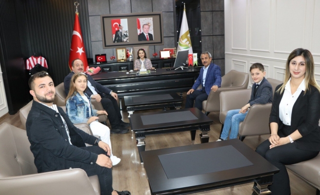 Başkan Ekinci, koltuğunu Elif’e devretti