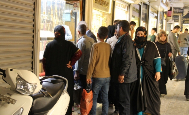 Altın fiyatındaki düşüş Urfa’daki kuyumcuların yüzünü güldürdü