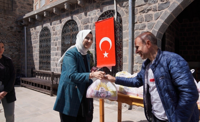 Ayşe Çakmak belediye personeliyle bayramlaştı