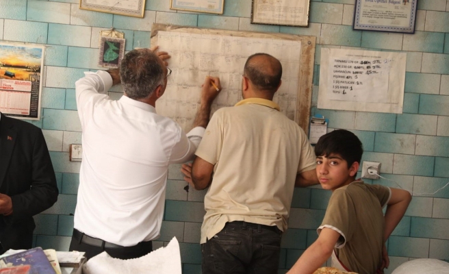 Başkan Kuş, onlarca ailenin bakkal ve fırın borcunu sildi