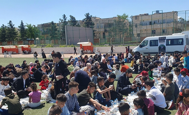 Şanlıurfa İHH yetimlere çifte bayram yaşattı