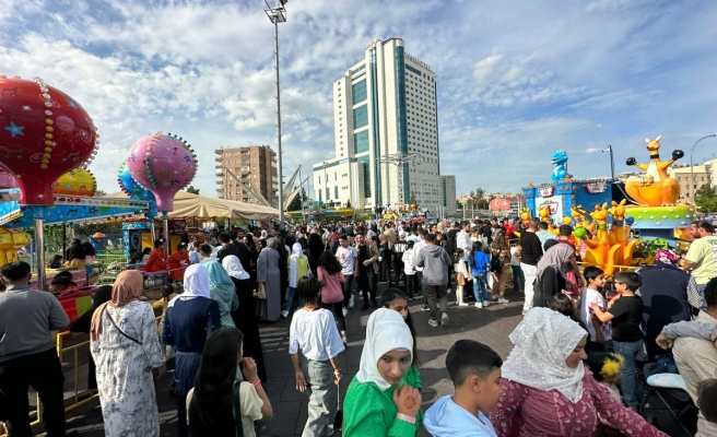 Urfa'da bayramın 2'nci gününde lunapark yoğunluğu