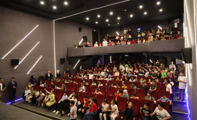 Çocuklara animasyon film izletildi