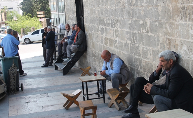 Bayramlarında bile iş umuduyla bekliyorlar