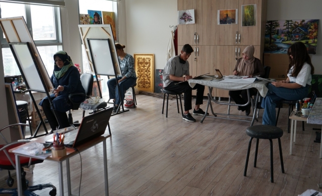 Karaköprü’de vatandaşlar boş zamanını sanatla değerlendiriyor