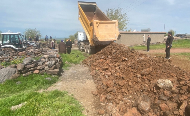 Siverek’te kırsal mahallelerde yol çalışmaları sürüyor