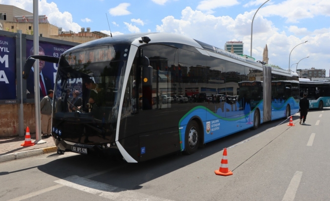 Urfa sokaklarında trambüsler seferlerini sürdürüyor