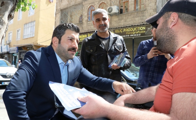 AK Parti adayı Eyyüpoğlu, her gün farklı noktada vatandaşlarla buluşuyor