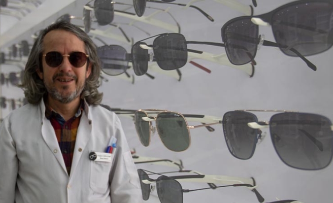 Gözlük satışları da felaketlerden etkilendi