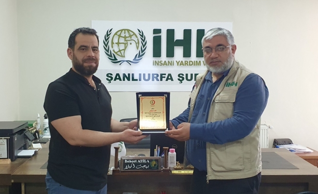 Filistin Büyükelçisi’nden Şanlıurfa İHH’ya plaket!