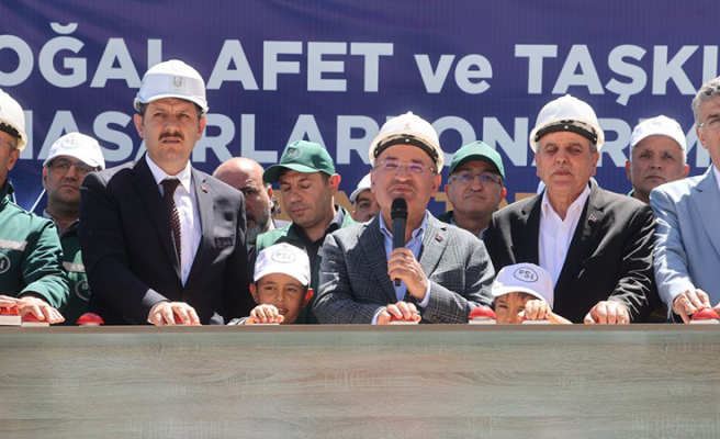 Urfa’da selden zarar gören yerlerin onarım çalışmaları başlatıldı