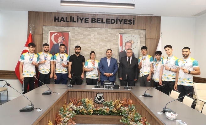 Başkan Canpolat, Türkiye şampiyonu sporcuları ödüllendirdi