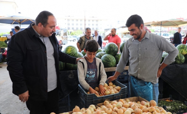 Ekinci, pazar esnafından Erdoğan için destek istedi